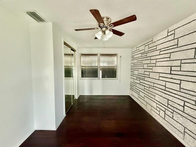 Building Photo - 7131 Potomac Dr