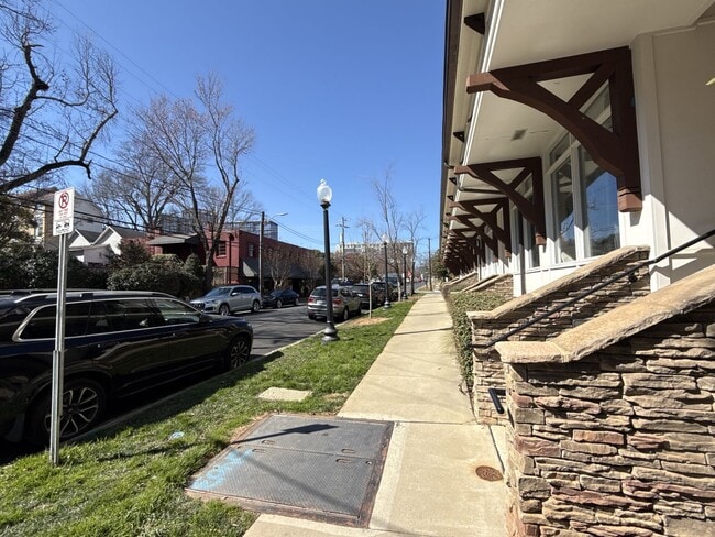Building Photo - Fantastic Condo in South End!