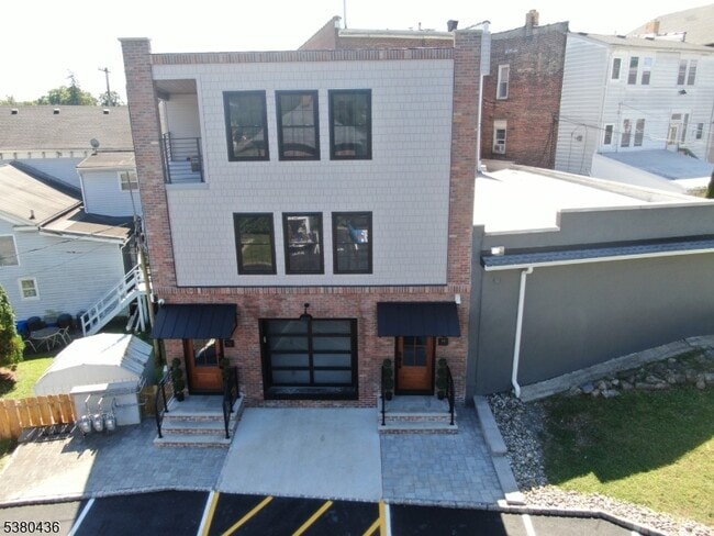 Building Photo - 42 W Main St