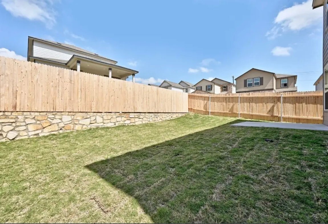 Building Photo - 7700 House Finch Dr