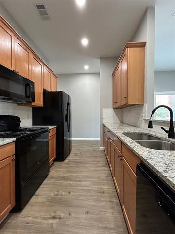 Building Photo - 922 E Dashwood St