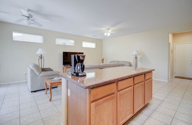 Building Photo - 15567 W Coral Pointe Dr