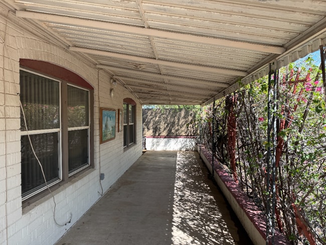Building Photo - 1402 E Diamond St