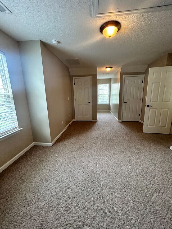 Building Photo - $500.00 OFF JANUARY RENT!! Soddy Daisy Oasis! 3 beds, 2.5 baths, huge garage & yard!