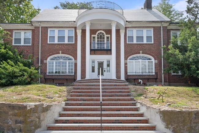 Building Photo - 332 Jamaicaway