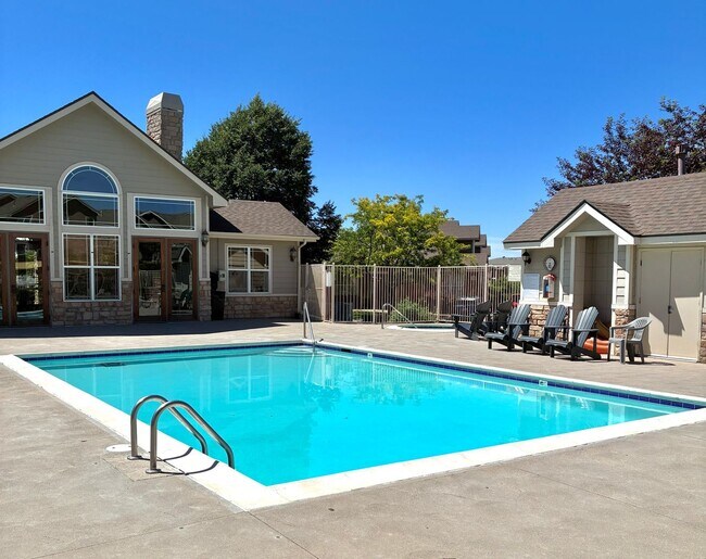 Building Photo - ***2 WEEKS FREE***West Greeley Spacious Townhome With New Carpet!
