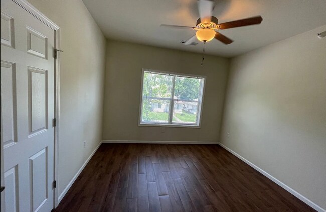 Building Photo - Modern 3 Bedroom / 2 Bath – 2 Blocks from K-State | Newer Construction