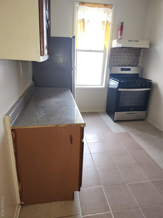 Building Photo - 205-11 Hollis Ave