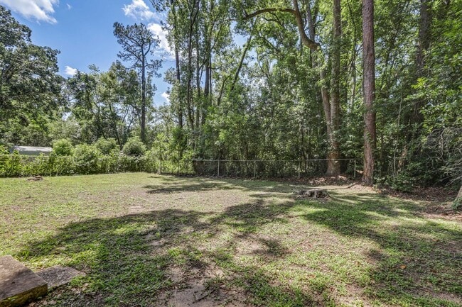 Building Photo - 4 bed 2 bath house, Walk to Stadium!! Available July 2026