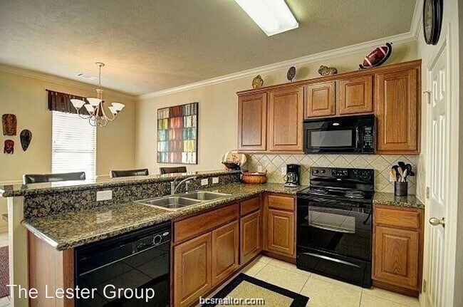 Building Photo - 4 br, 4 bath House - 146 Forest Dr.