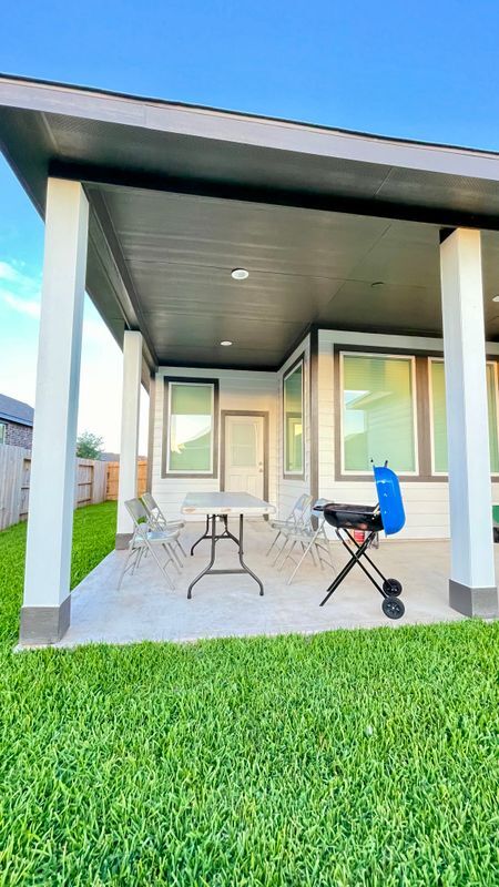 Building Photo - 4516 Bartagrass Dr