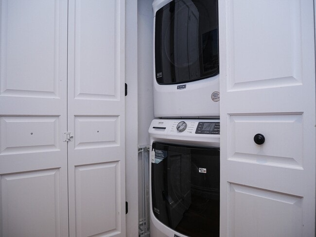 Building Photo - 161 Tudor St