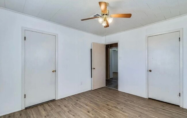 Building Photo - 907 Elizabeth St