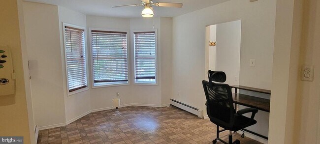 Building Photo - 2401 N Lakeshore Dr