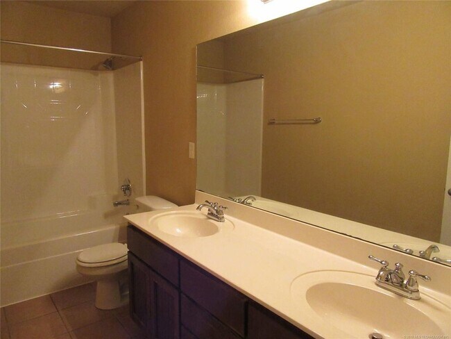 Building Photo - 4 Bed | 2 Bath in Owasso!
