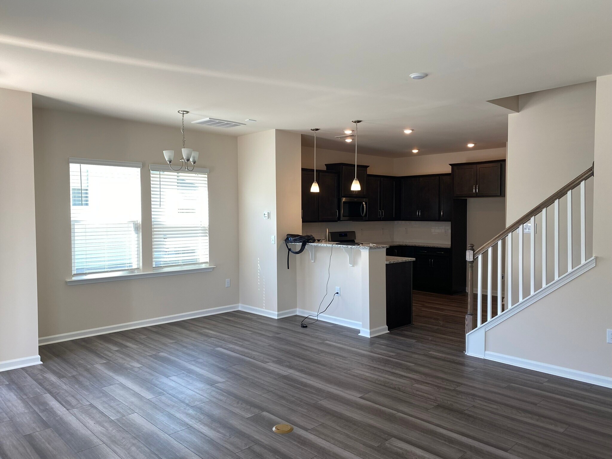 Building Photo - 2413 Hedge Maple Dr