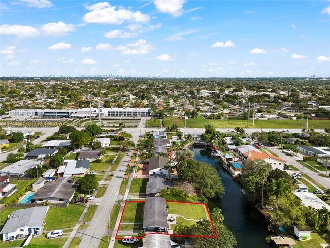 Building Photo - 10750 SW 43rd Ln