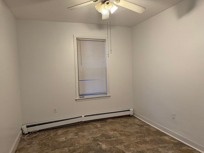 Building Photo - 184 London St