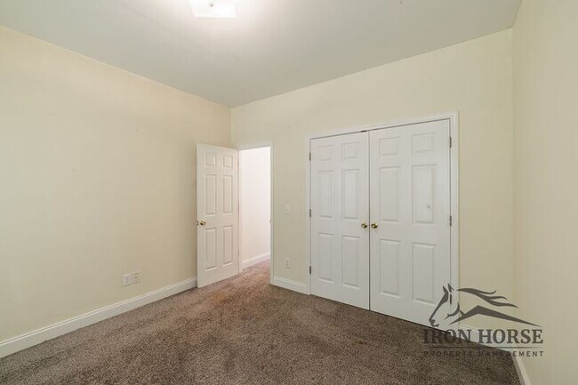 Building Photo - 411 Timber Creek Dr