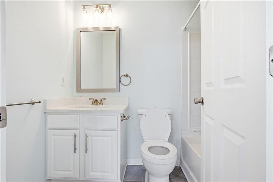 Building Photo - 5606 Union Pointe Dr