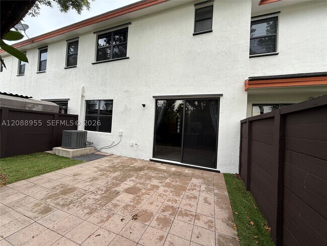 Building Photo - 16004 NW 91st Ct