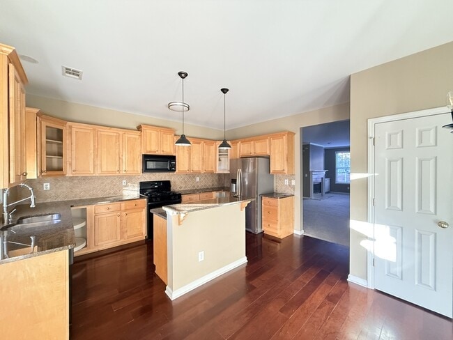 Building Photo - 1705 Waters Edge Trail