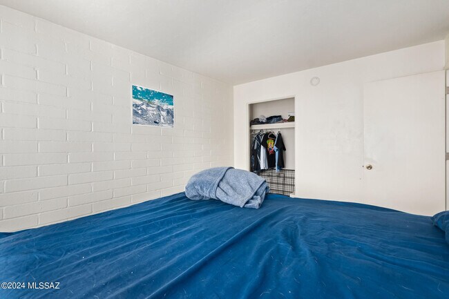 Building Photo - 7455 E Desert Spring Dr