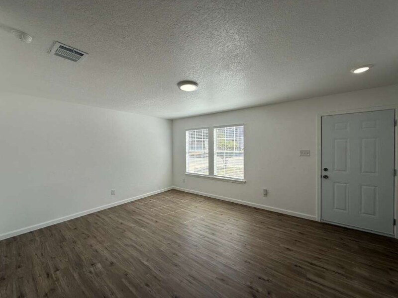 Building Photo - 9339 Mimosa Manor