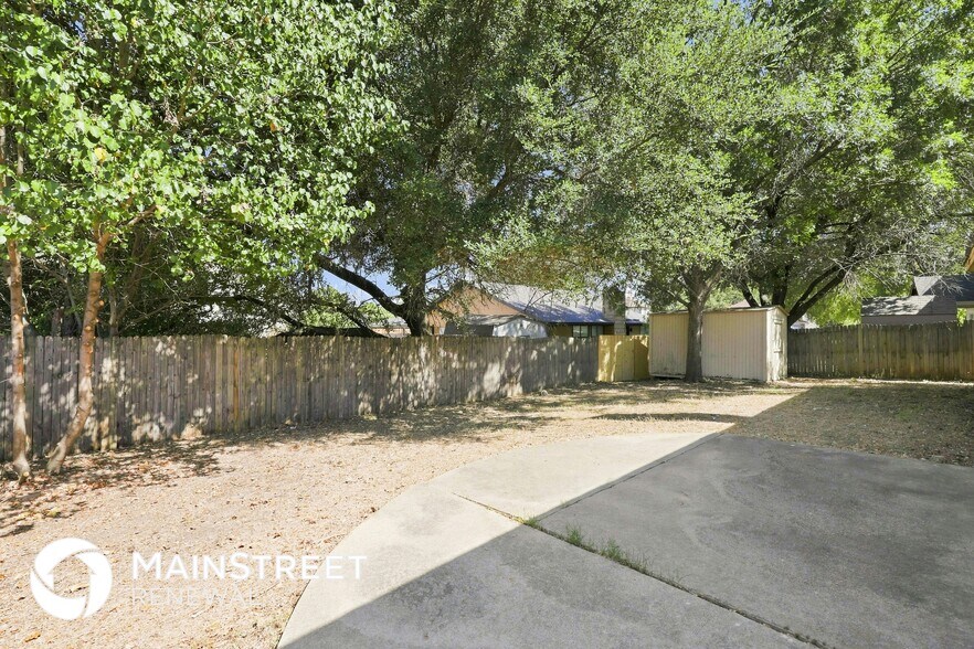 Building Photo - 4413 Lorraine Ave