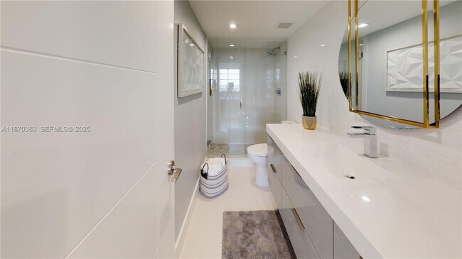 Building Photo - 5601 Collins Ave