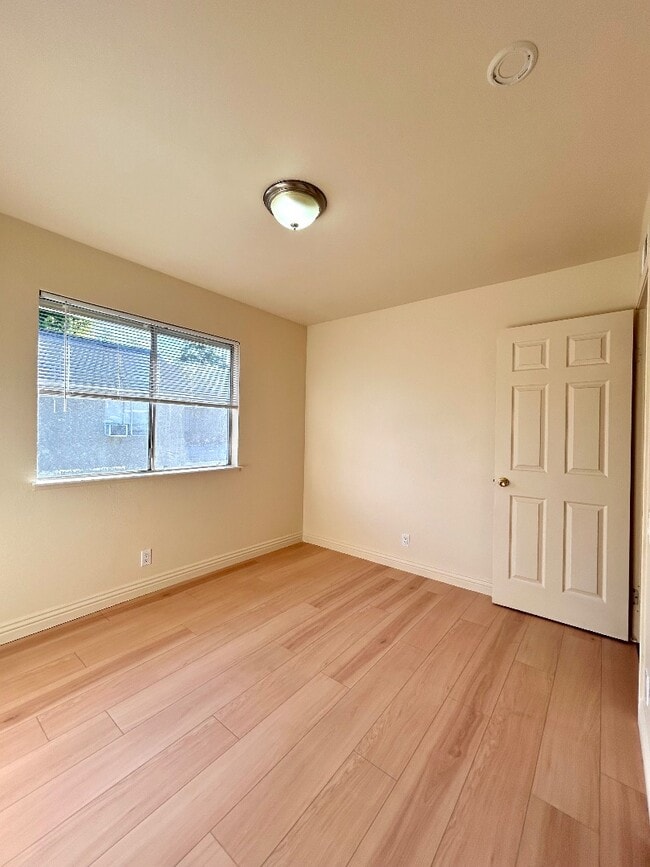 Building Photo - 942 Summerside Dr