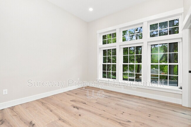 Building Photo - 5565 Pennell Rd