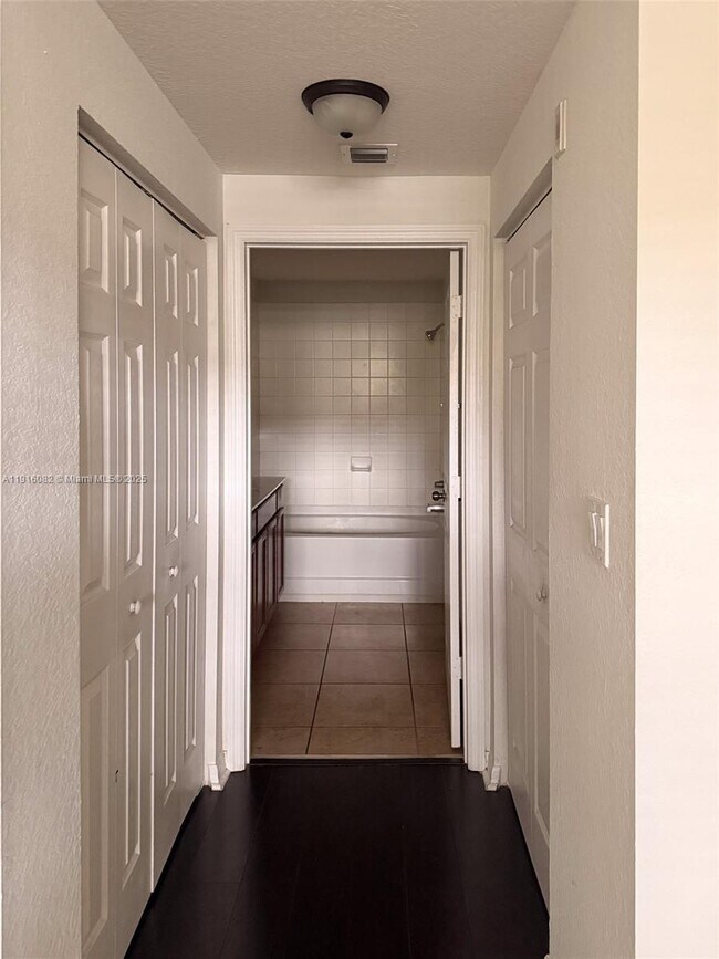 Building Photo - 8899 NW 107 Ct