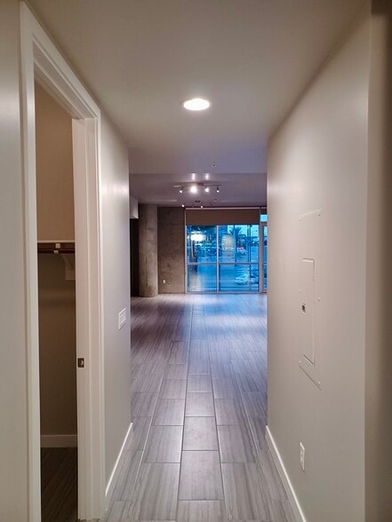 Building Photo - 353 E Bonneville Ave