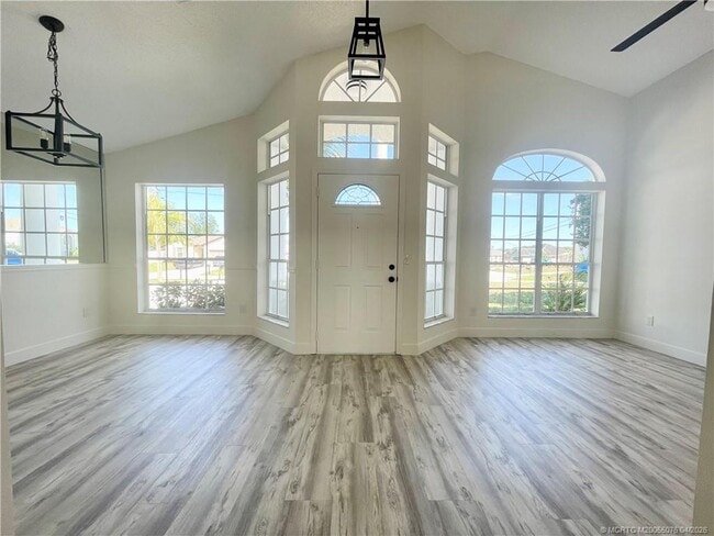 Building Photo - 4690 SW Babylon St