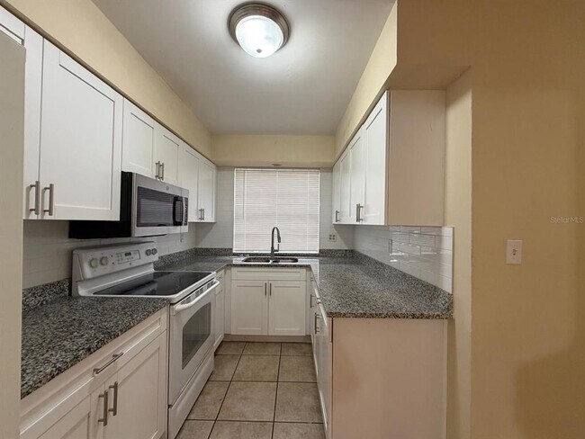 Building Photo - 7501 Gallineta Ct