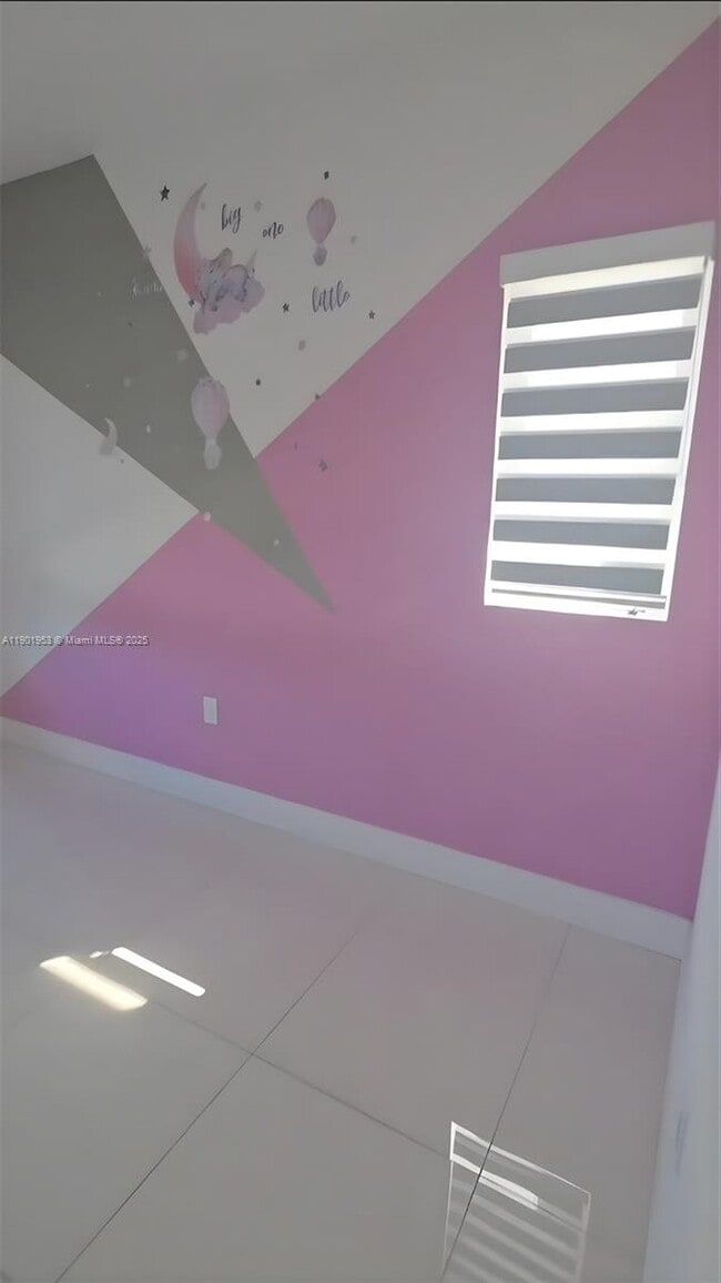 Building Photo - 206 NW 11th Ct