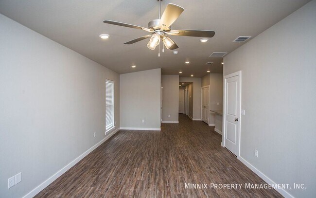 Building Photo - 407 E 21st St