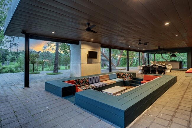 Building Photo - 5111 Bayou Timber Ln