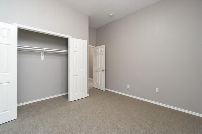Building Photo - 3622 Englewood Dr
