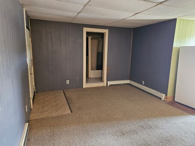 Building Photo - 110 E Canda St