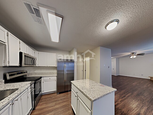 Building Photo - 2130 Summer Breeze Way