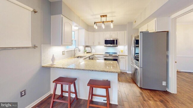 Building Photo - 200 Sulgrave Ct