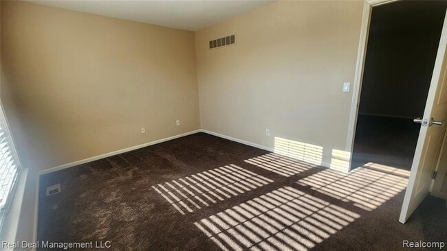 Building Photo - 6146 Lone Oak Cir