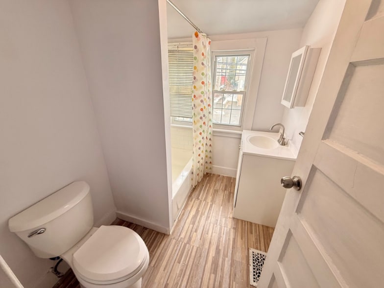 Building Photo - 112 Hawthorne Ave