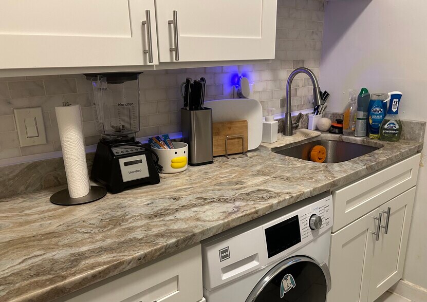 Building Photo - 86 Glenville Ave