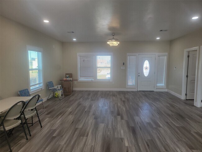 Building Photo - 2250 Rd 5732