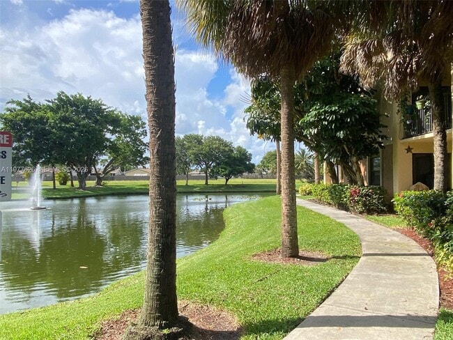 Building Photo - 9999 Summerbreeze Dr