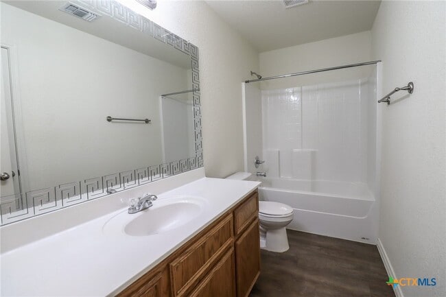 Building Photo - 909 Lasso Dr