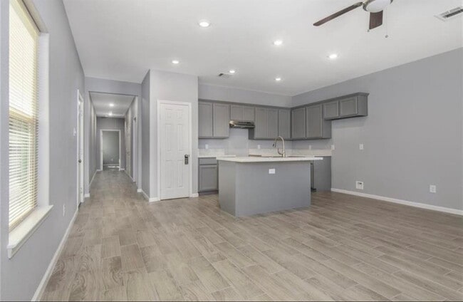 Building Photo - 420 Owens St